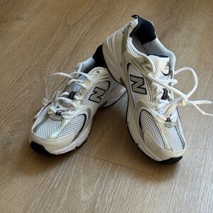 BRAND NEW New Balance 530 Navy & Silver Sneakers